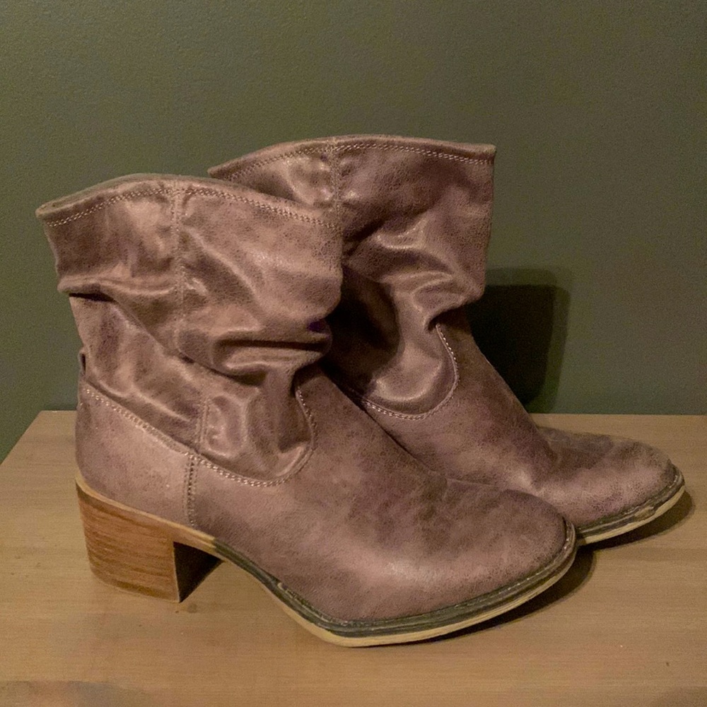 Soft Brown Slouch boots, Size 6.